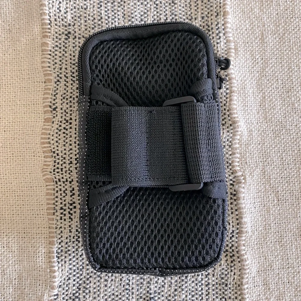 NEW! Armband for Cell Phone Neoprene Pocket Adjustable Breathable Running Black